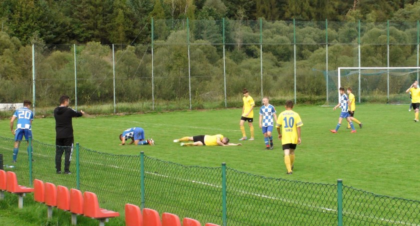 A-KLASA SUSKA: Niespodzianka była tylko chwilowa w Zawoi. Strzelec i Huragan i wynik nie do wiary. Dąb w kryzysie, a derby tuż, tuż