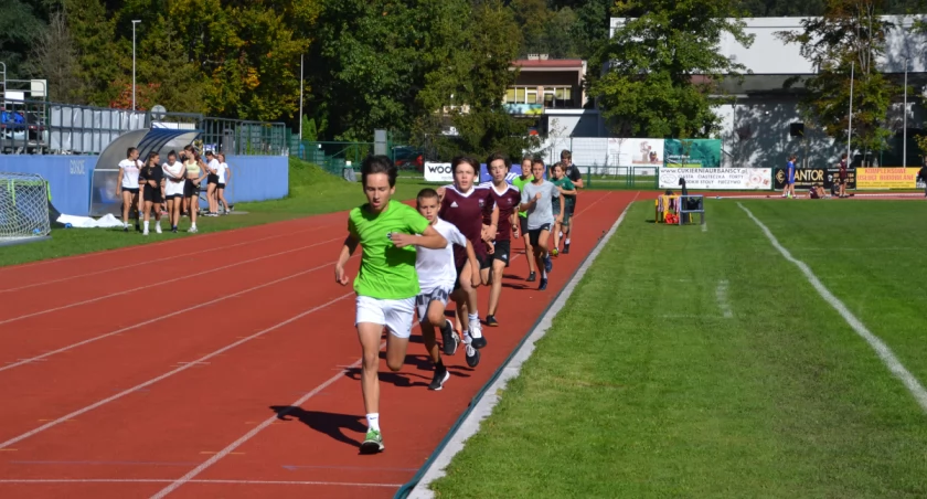 Lekkoatletyczne zmagania uczniów szkół podstawowych