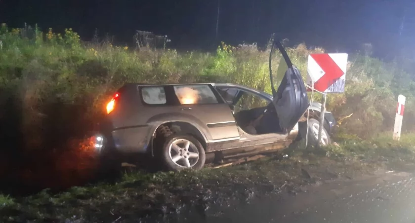 Twarde lądowanie w rowie. Kierowca był nietrzeźwy 