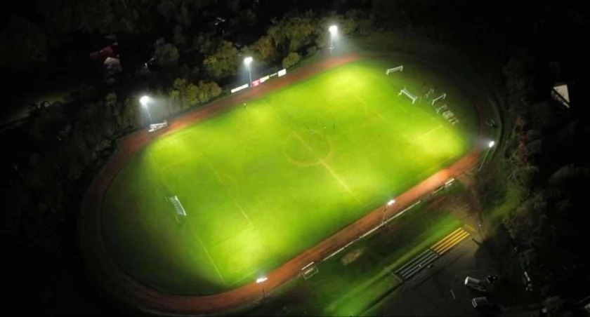 Stadion Jałowca Stryszawa zyskał oświetlenie, ale to dopiero początek! 