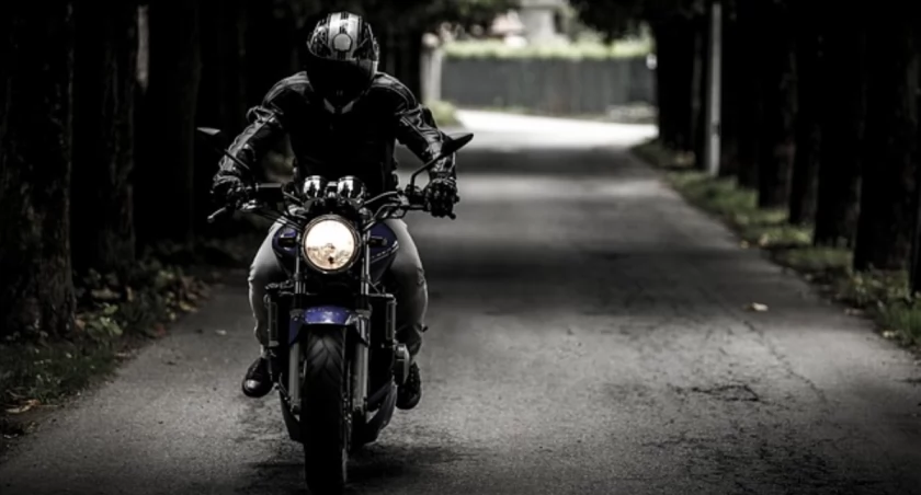 Co powinno wchodzić w skład ubrania dla motocyklisty?