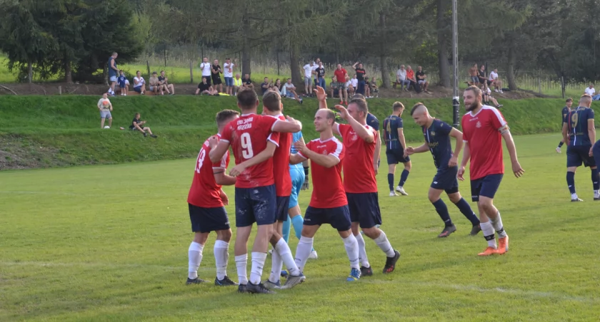OKRĘGÓWKA  CHRZANOWSKA: Żuraw bez polotu, ale z punktami. Naroże z polotem, ale bez punktów
