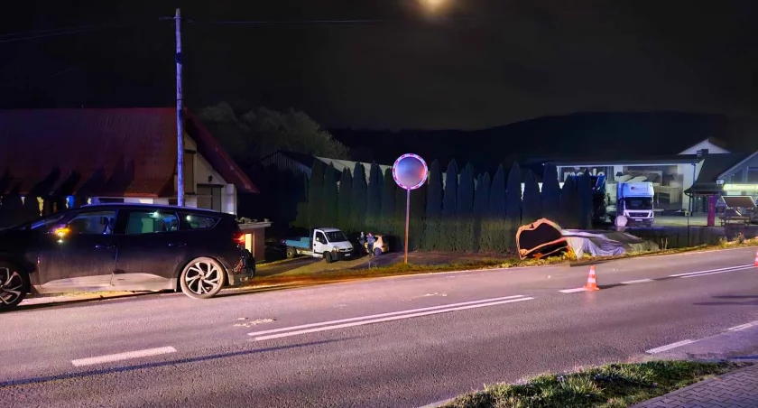 Zderzenie w Białce: Seat w rowie po kolizji z Renault