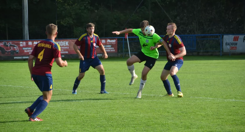 B-KLASA: Kalwarianka przestraszyła się Garbarza. Wielki powrót Świtu, hattrick Mateusza Budy. To nie był dzień Gromu