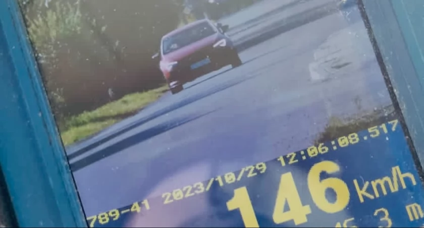 Zawrotna prędkość w Jordanowie: 26-latek pędził 146 km/h w strefie zabudowanej