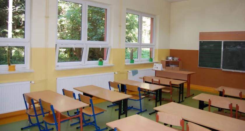 Uzależnienia, wulgaryzmy... Trudności w szkołach nie brakuje
