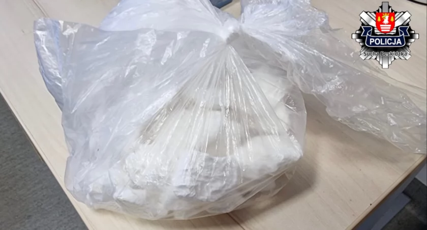 Kierowca bez uprawnień, a pasażerowie z narkotykami