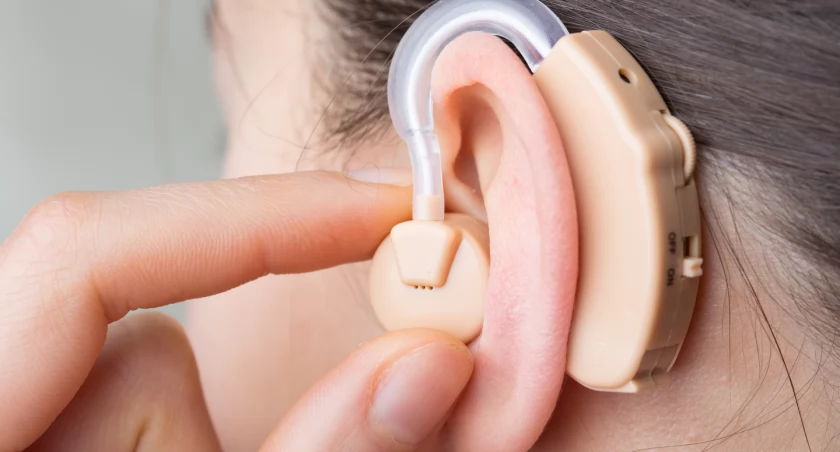 Implant baha oraz implant ślimakowo. Jaki należy wybrać?