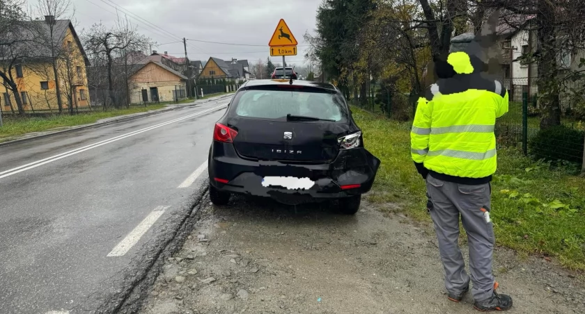 Kolizja w Skawicy: Mercedes uderzył w Volvo, które zderzyło się z Seatem