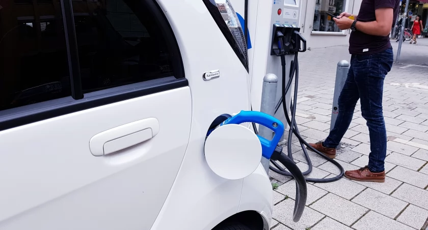 Wynajem samochodów elektrycznych na weekend – czy to się opłaca?