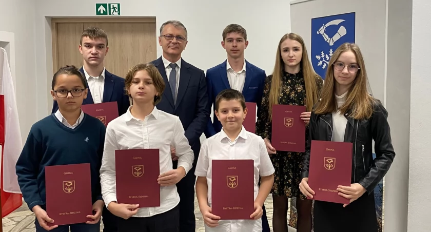 Bystra-Sidzina nagradza najzdolniejszych: Stypendia dla uczniów i studentów