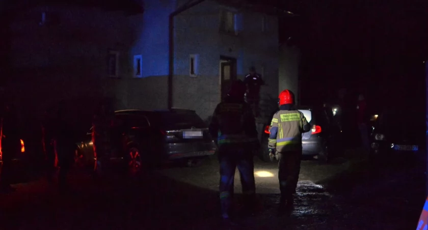 Pożar na ul. Akacjowej w Suchej Beskidzkiej