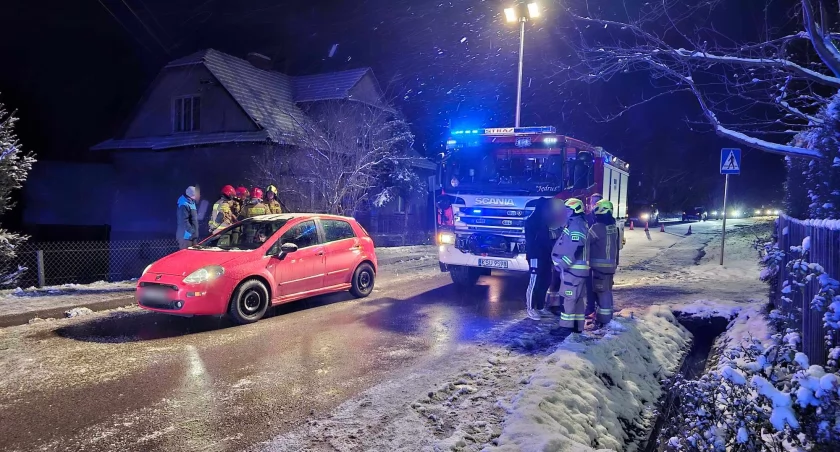 O włos od tragedii. Lód na drodze