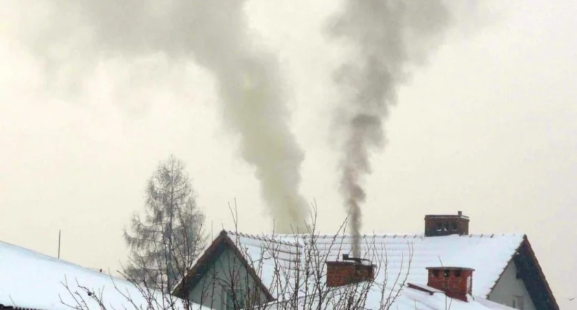 Smog atakuje region – wartości AQI biją rekordy niebezpieczeństwa