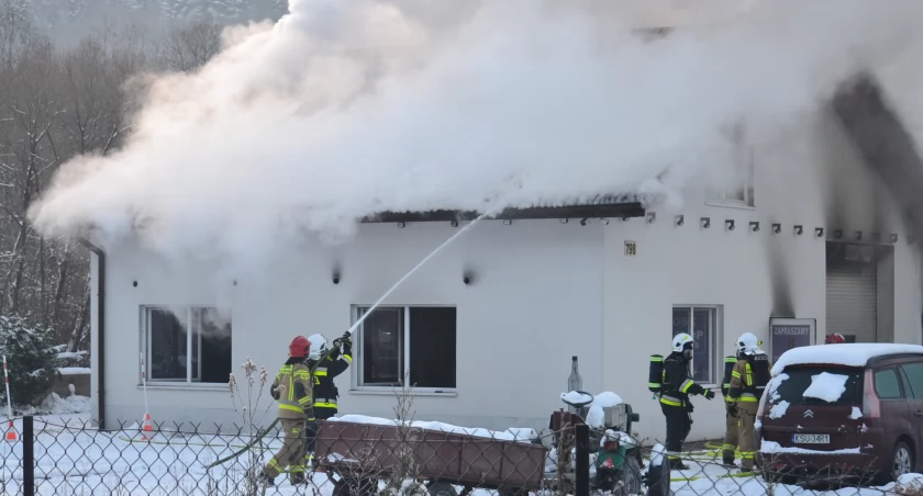 Budzów: Pożar szkoły nauki jazdy 