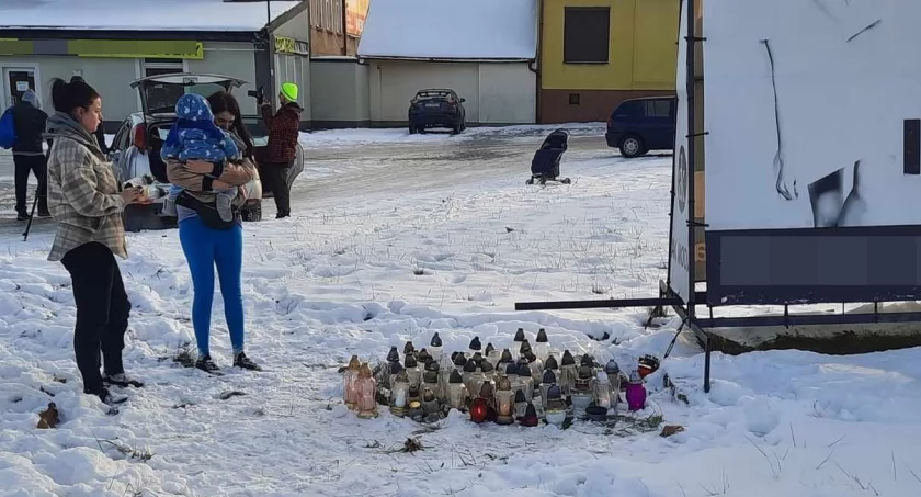 Nie żyje dziewczynka, która kilka godzin czekała na pomoc przy sklepie
