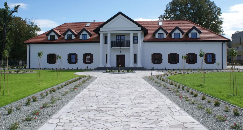 Z historii dworów w Śleszowicach i w Zembrzycach