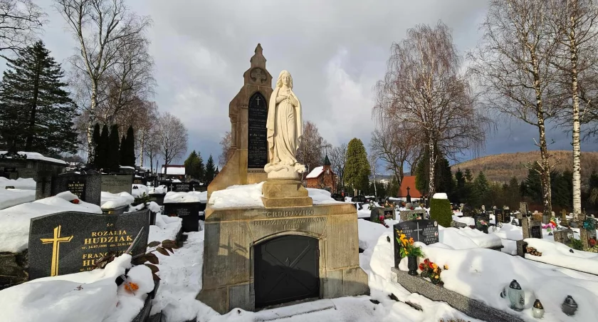 Odrestaurowano zabytkowy Grobowiec Rodziny Gawlików w Suchej Beskidzkiej