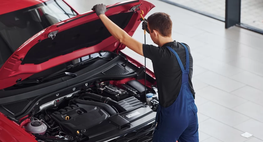 Auto Naprawa vs. Sezonowość: Przygotuj Swój Samochód na Każdą Pogodę