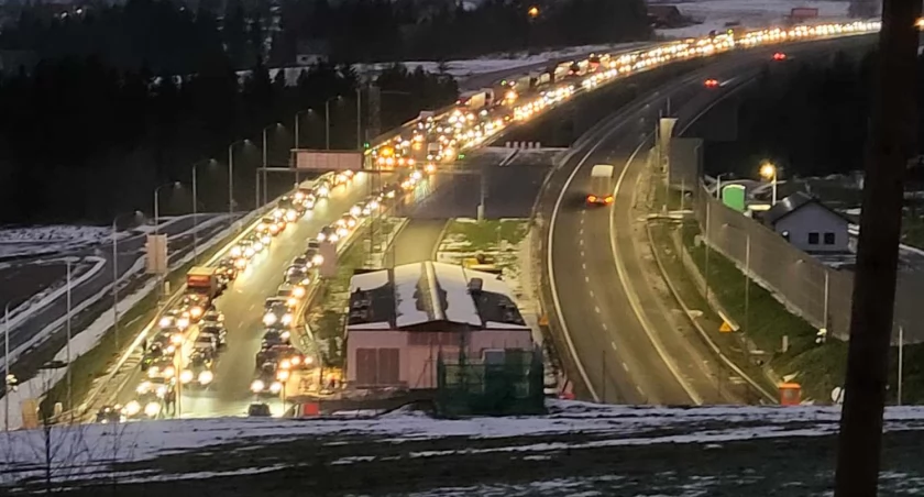 Strażacy wezwani do tunelu w Naprawie. Tym razem to nie ćwiczenia! (Aktualizacja)