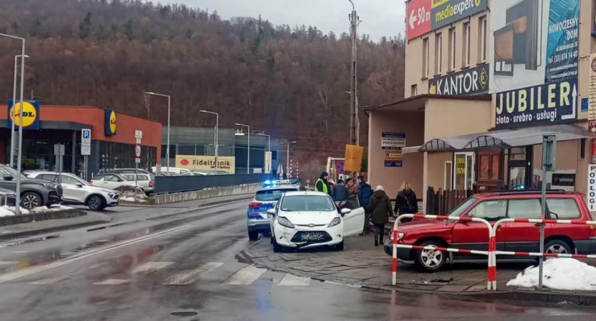 Sucha Beskidzka: Kolizja przy Lidlu 