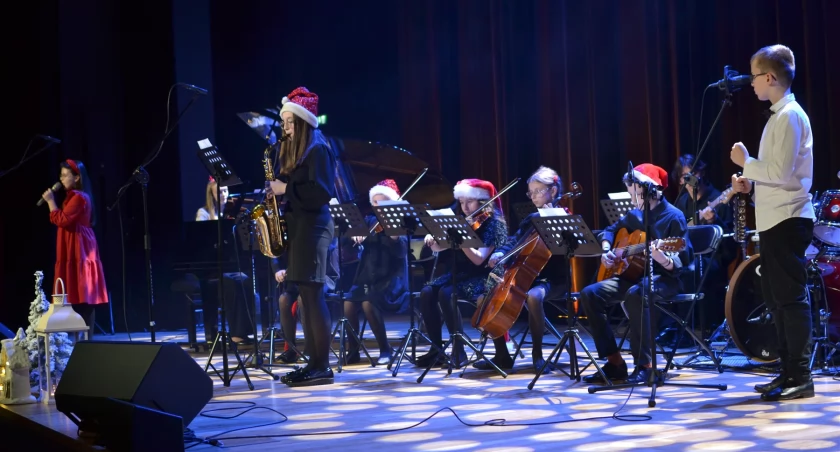 Uczniowie szkoły muzycznej dali koncert kolęd (video)