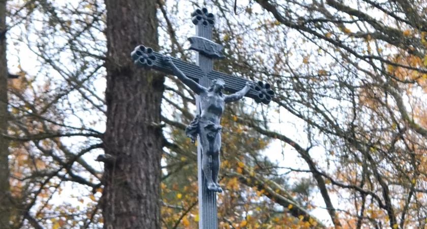 Odnowiono 160-letnię kolumnę z krzyżem na Podksiężu 