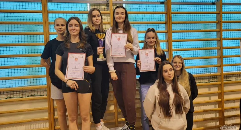 Drużynowe i indywidualne zmagania w tenisie stołowym uczniów szkół średnich