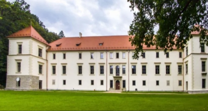 Park zamkowy otwarty dla zwiedzających 
