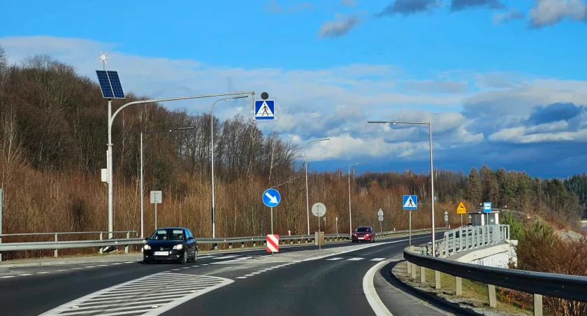 Jaśniej na drodze krajowej 