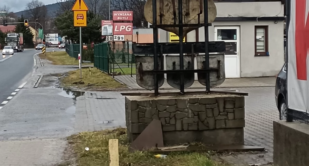 Ktoś uszkodził witacz. Miasto postawiło ultimatum 