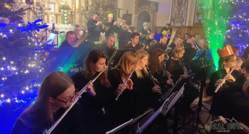 Świąteczne Dźwięki w Makowskim Centrum Kultury: Koncert Kolęd i Pastorałek!