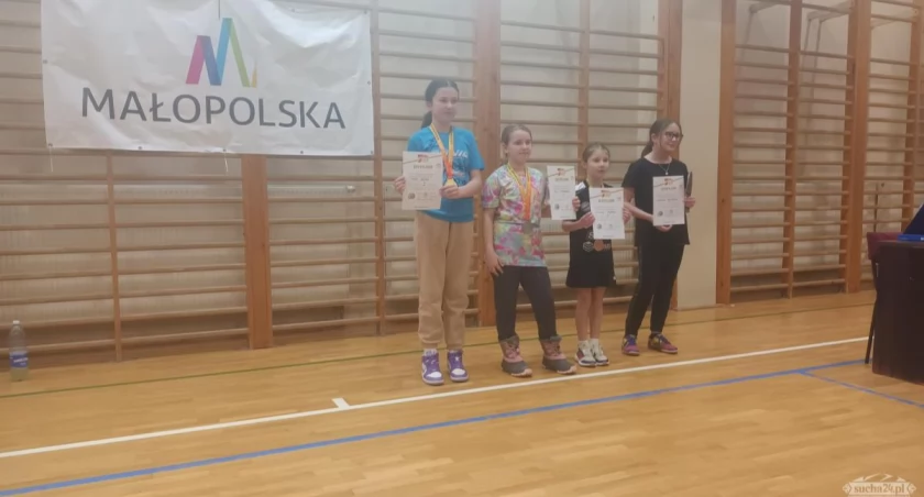 Natalia Nosidlak z Naprawy z awansem do zawodów wojewódzkich w tenisie stołowym