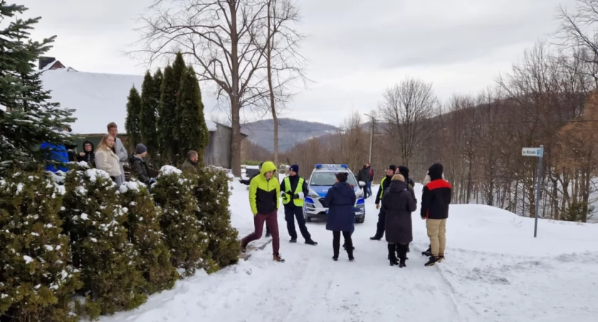Na wychodzących z kościoła czekali... policjanci 