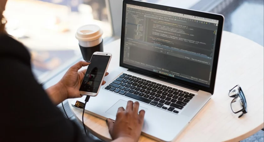 Studia informatyczne - doskonały dla tych, którzy chcą rozwijać siebie w świecie technologii 