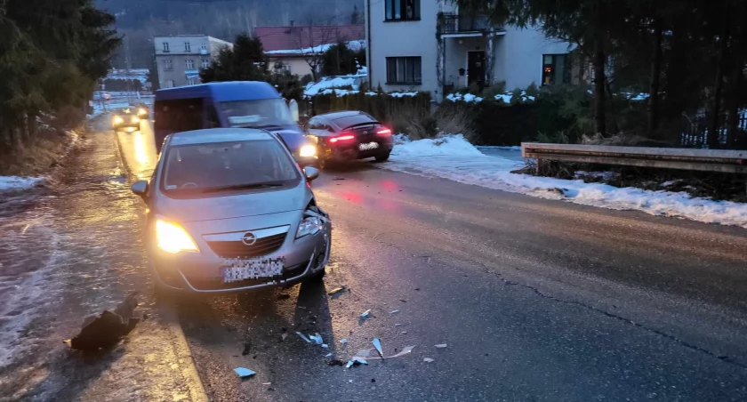 Kolizja na Szpitalnej: Trzy auta uszkodzone 