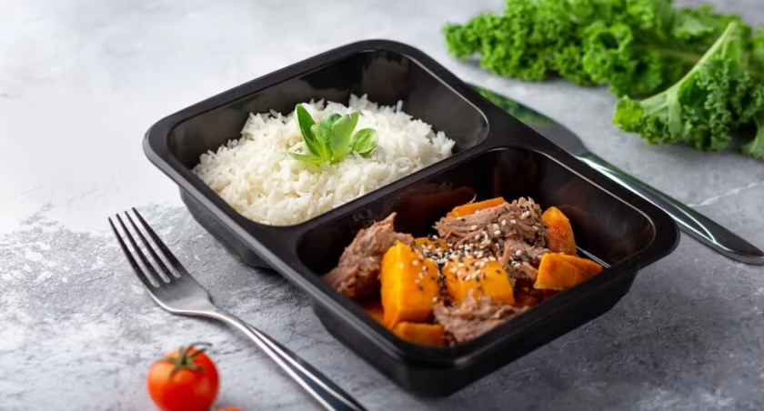 Szukasz pojemników gastronomicznych? Sprawdź, dlaczego warto wybrać te z certyfikatem FSSC 22000!