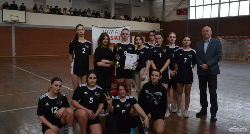 Jeden mecz, jeden gol i dziewczyny z Witosa są mistrzyniami w piłkę ręczną