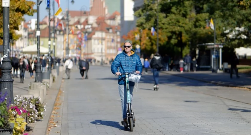 Rewolucja na Kołach: Jak Hulajnogi Elektryczne Zmieniają Świat