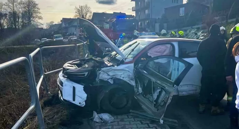 Łętownia: Zderzenie dwóch samochodów 