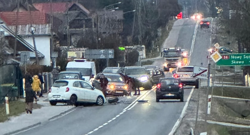 Wypadek w Naprawie. Dwie osoby poszkodowane (Aktualizacja)