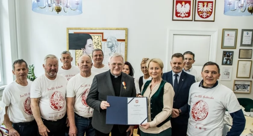Ks. Roman Krekora odznaczony Złotym Krzyżem Małopolski 