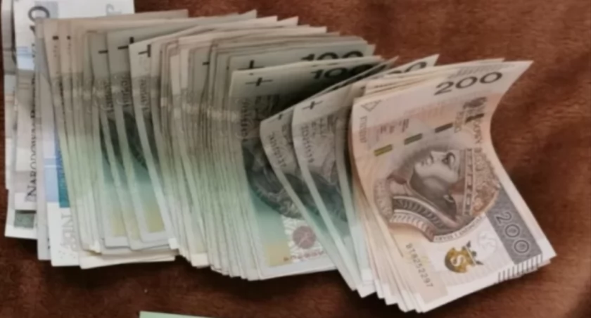 Kołdry nie kupili, stracili kilka tysięcy złotych 
