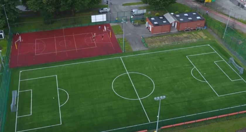 Dodatcje na remont dziewięciu boisk sportowych 