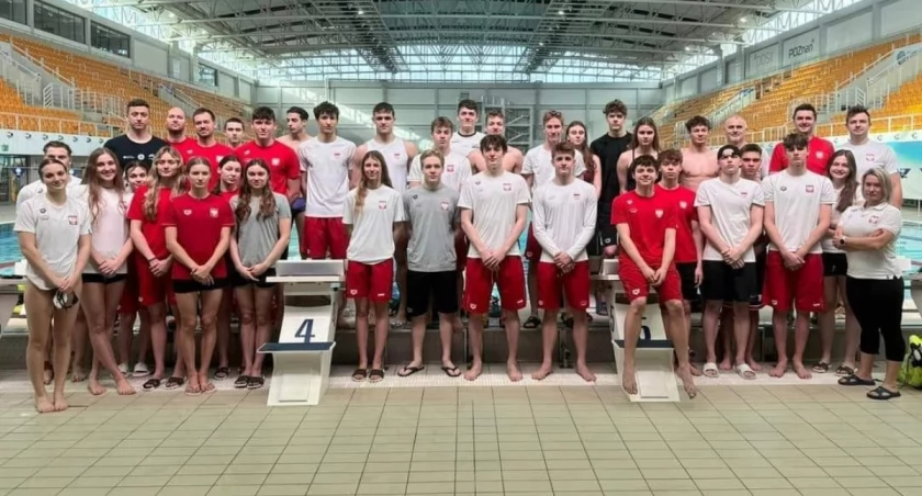 Kadra juniorów z Ewą Wroną i Wiktorią Gracjasz na zgrupowaniu w Poznaniu