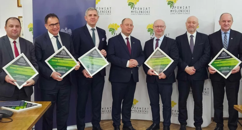 Umowy podpisane! Drogi gminne i powiatowe do remontu (video)