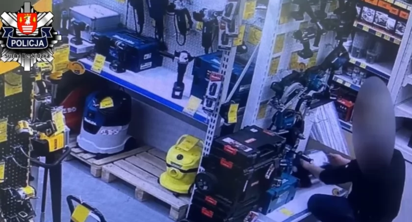 Lampę kupił, a akumulatory do niej już… ukradł (wideo)