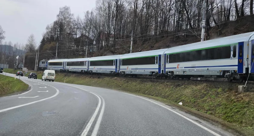 PKP zapowiada: Większe prędkości na trasie Sucha Beskidzka-Chabówka