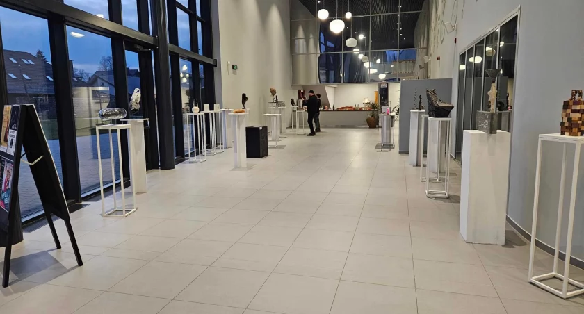Zarys, czyli nieoczywista wystawa w Makowskim Centrum Kultury (wideo)
