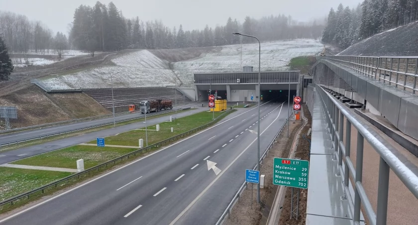 10 milionów samochodów przejechało już tunelem w Naprawie 